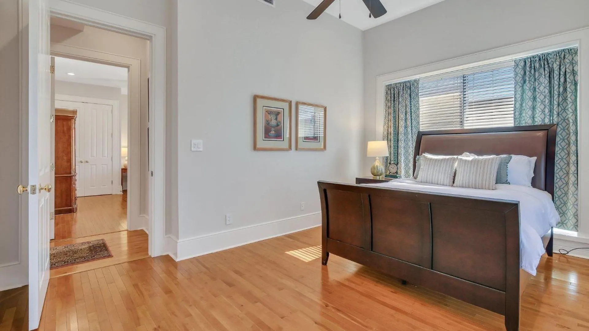 Sky Suite At 300 Drayton Savannah Feriehus