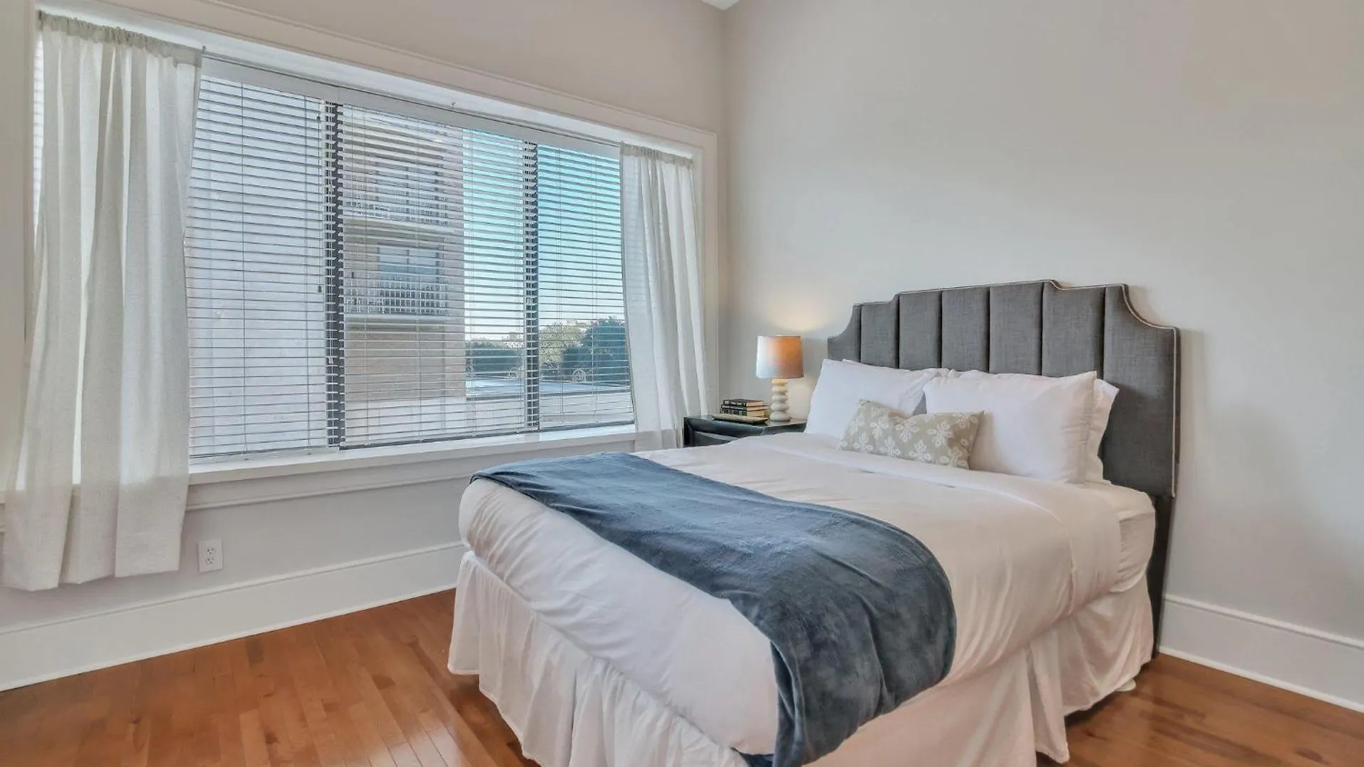 Sky Suite At 300 Drayton Savannah 0*,  USA