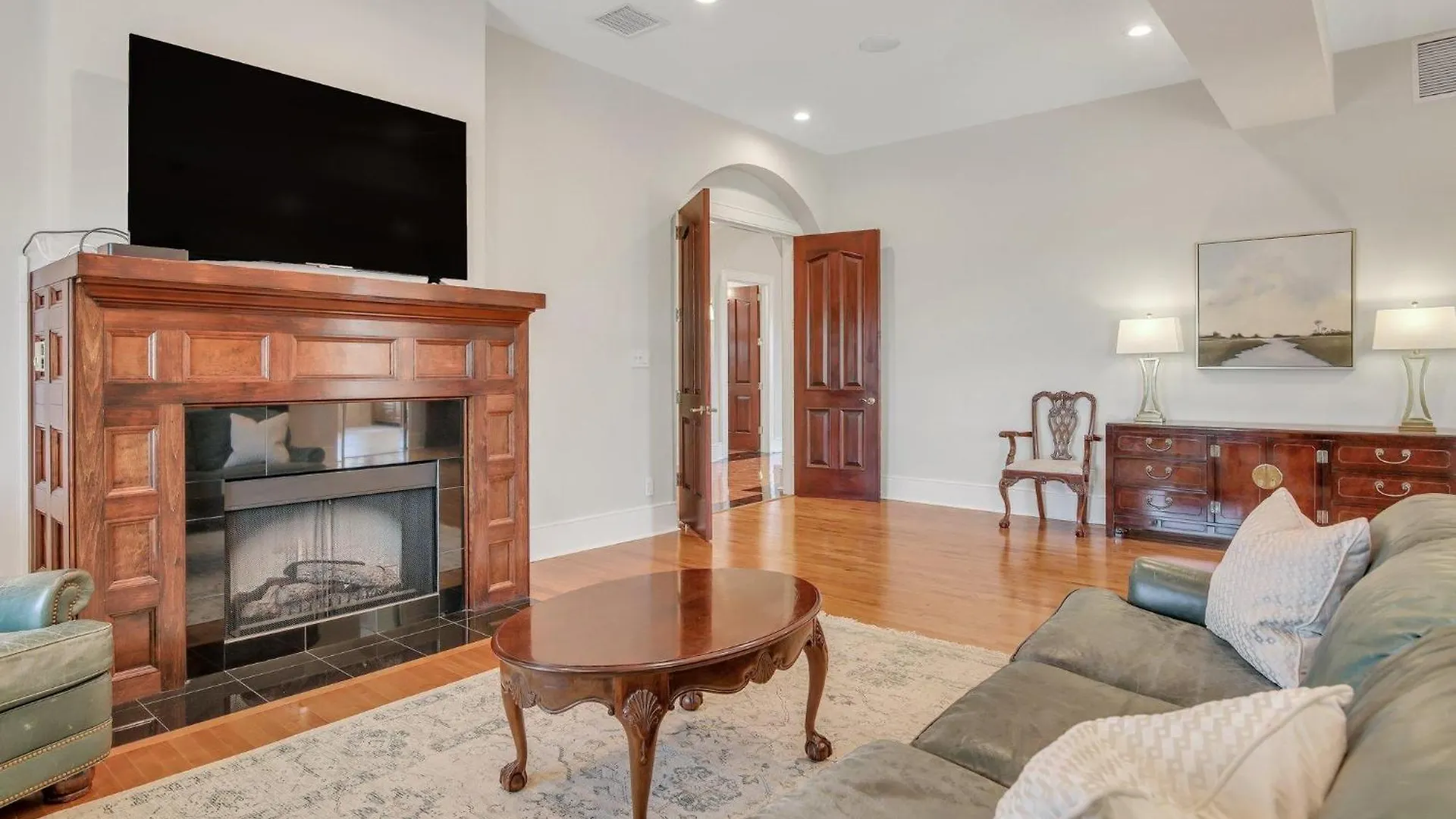 Sky Suite At 300 Drayton Savannah 0*,