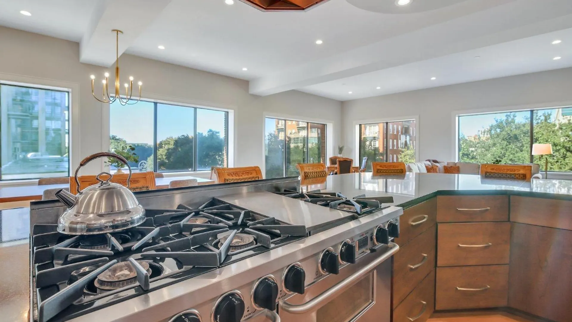 Sky Suite At 300 Drayton Savannah Feriehus