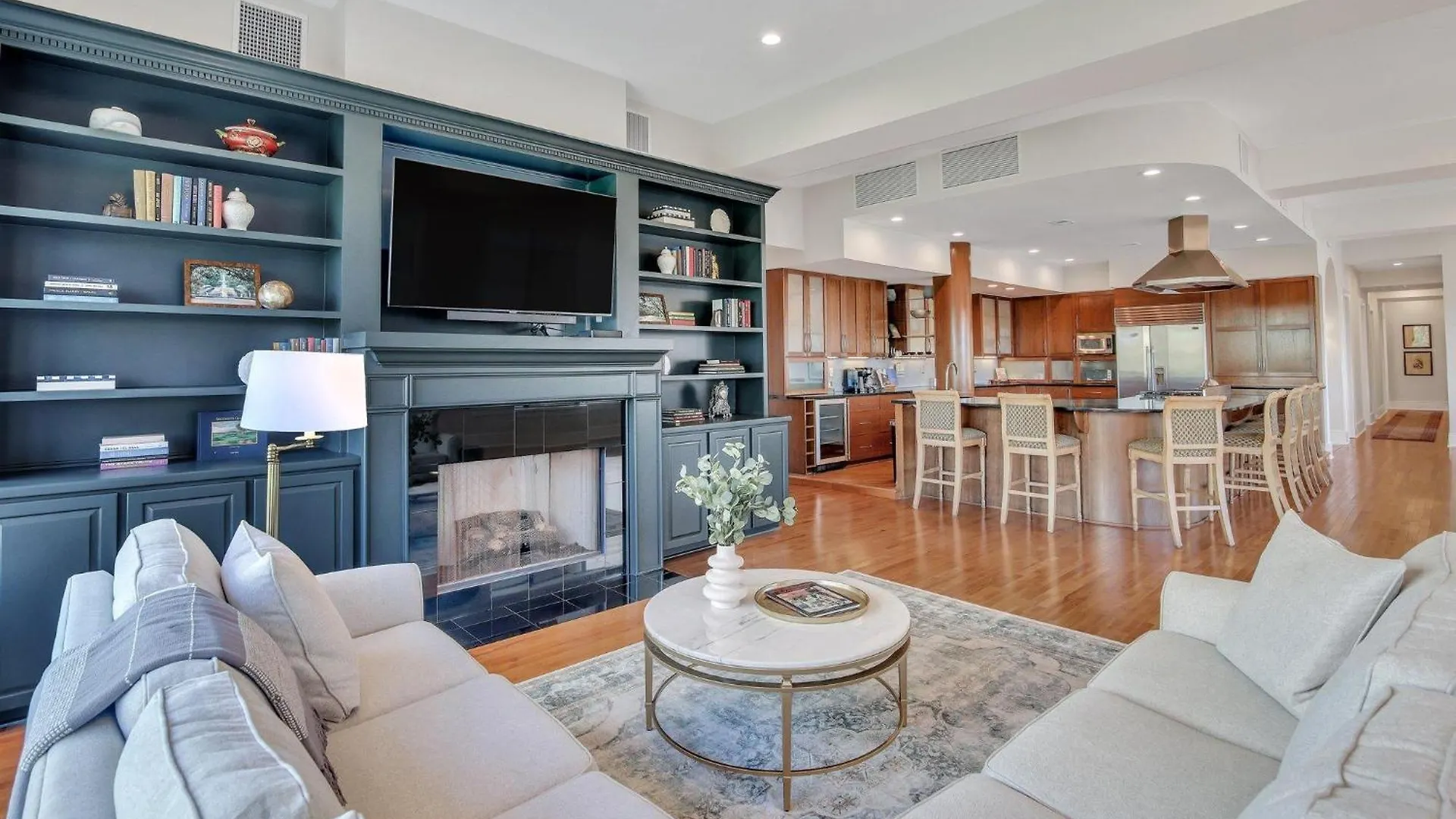 Sky Suite At 300 Drayton Savannah