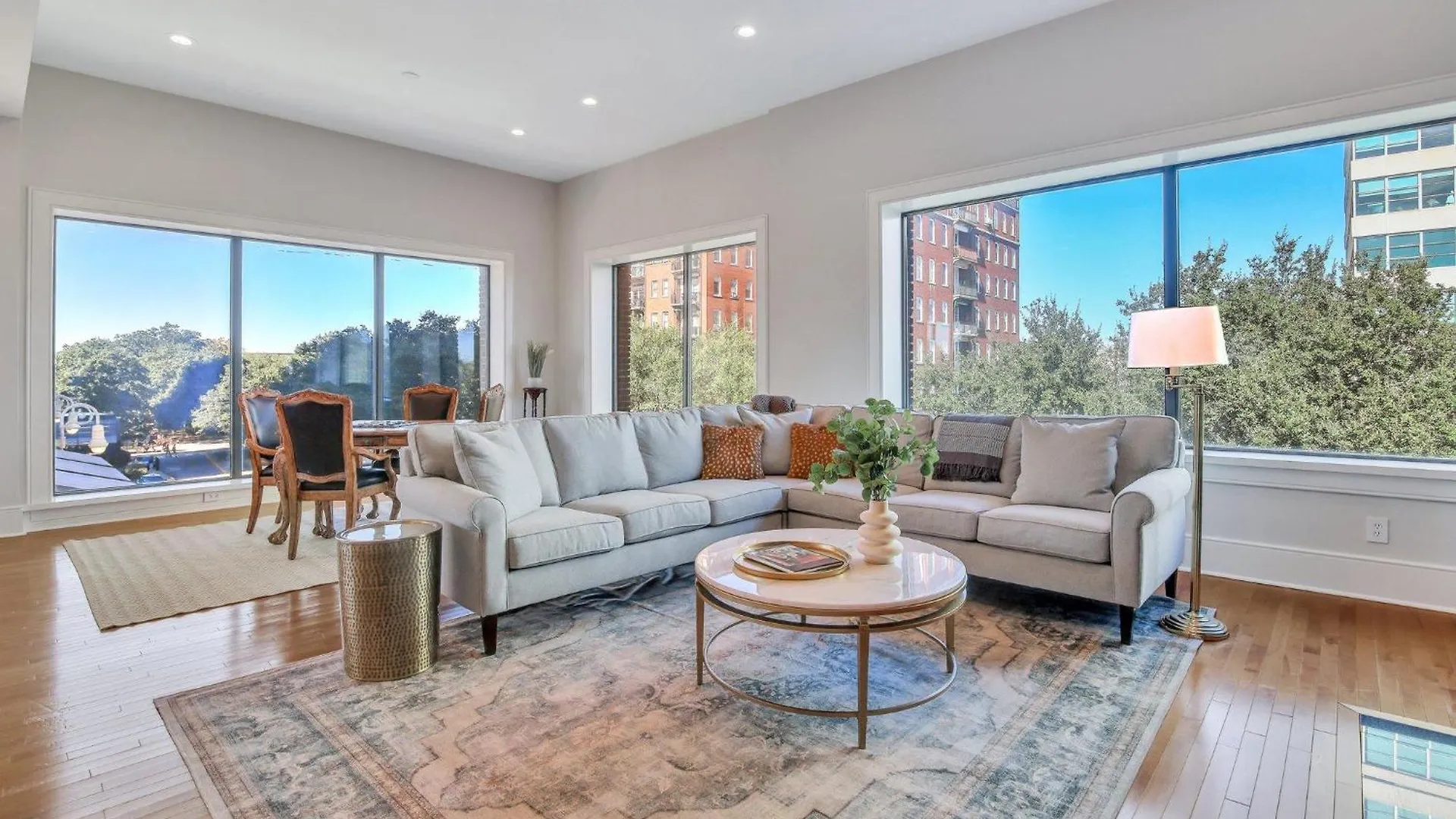 Sky Suite At 300 Drayton Savannah USA