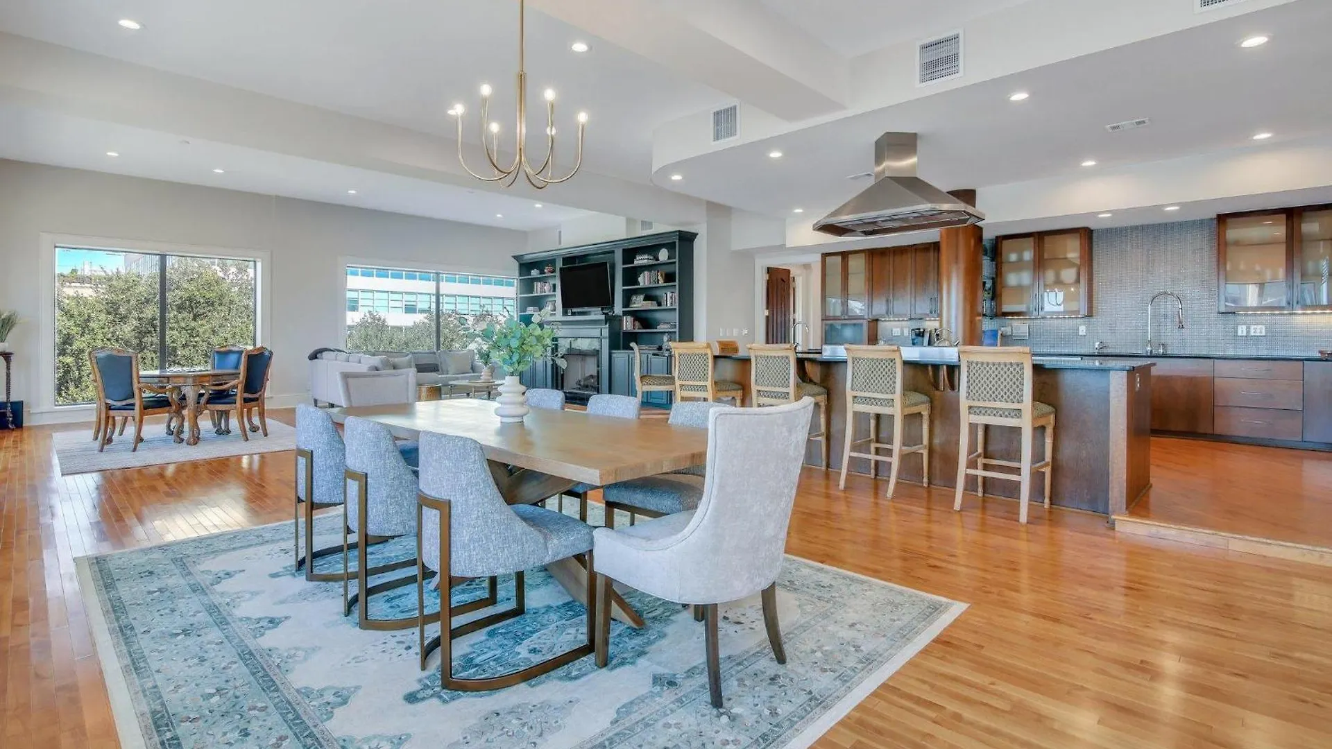Sky Suite At 300 Drayton Savannah