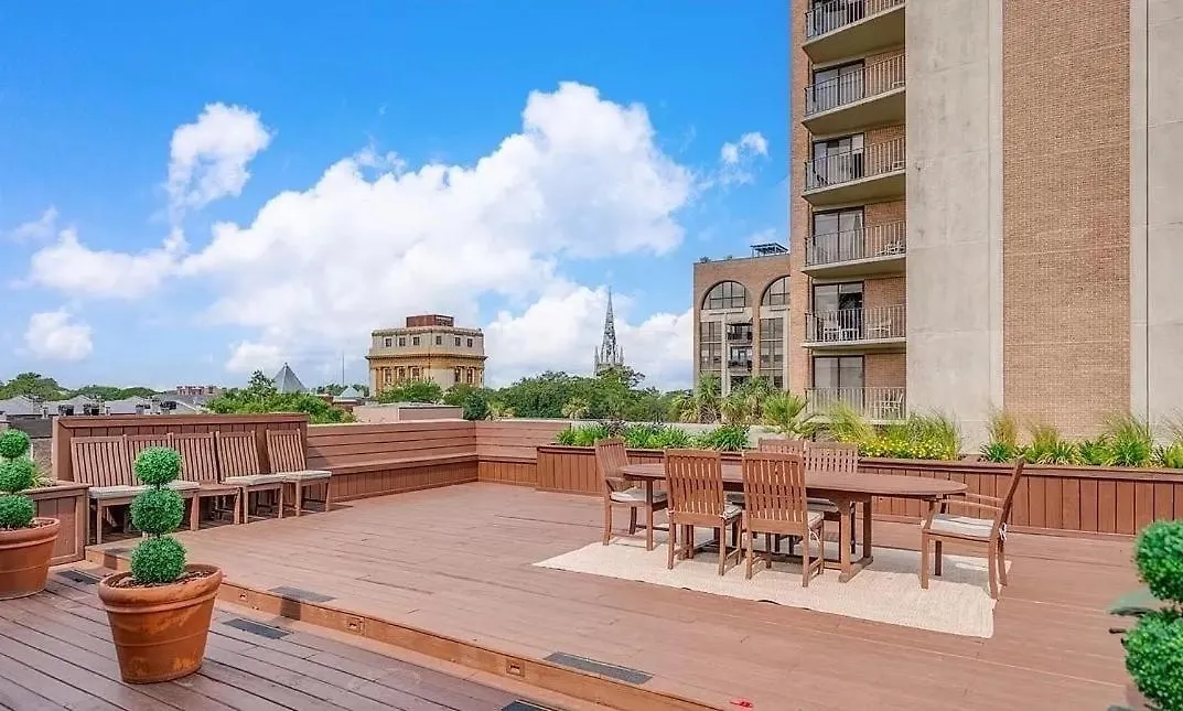 Sky Suite At 300 Drayton Savannah