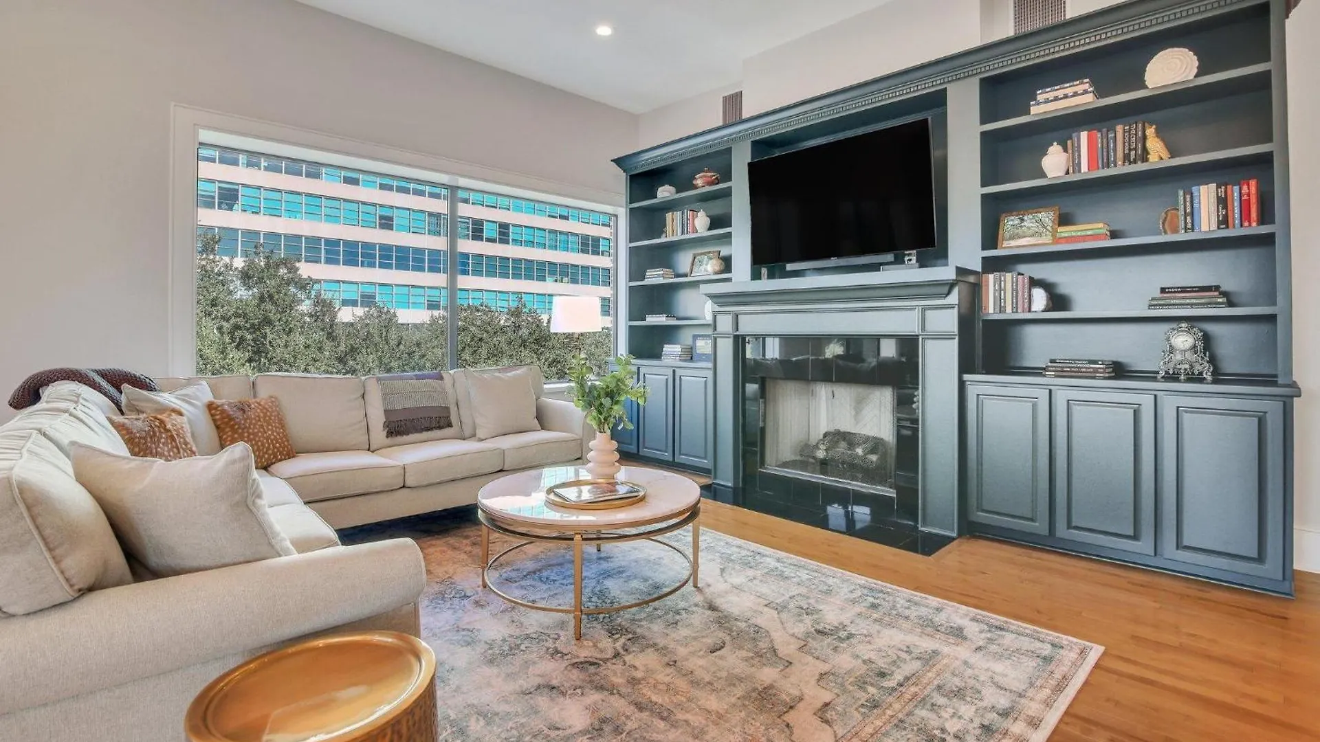 Sky Suite At 300 Drayton Savannah Feriehus