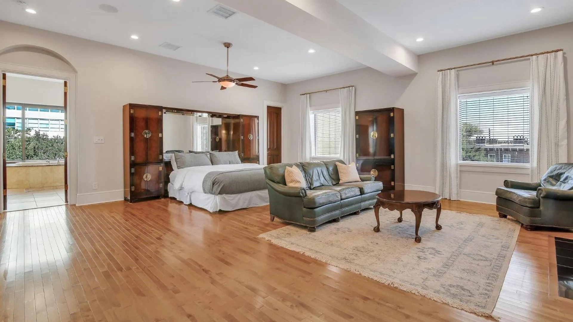 Sky Suite At 300 Drayton Savannah 0*,